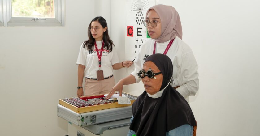 Bakti Sosial Otorita IKN bersama FKUI, Beri Pelayanan Kesehatan Mata dan Ibu Hamil di Nusantara