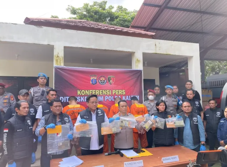 Pelaku Curanmor dan Penadah di Balikpapan dengan Barang Bukti : Jatanras Polda Kaltim