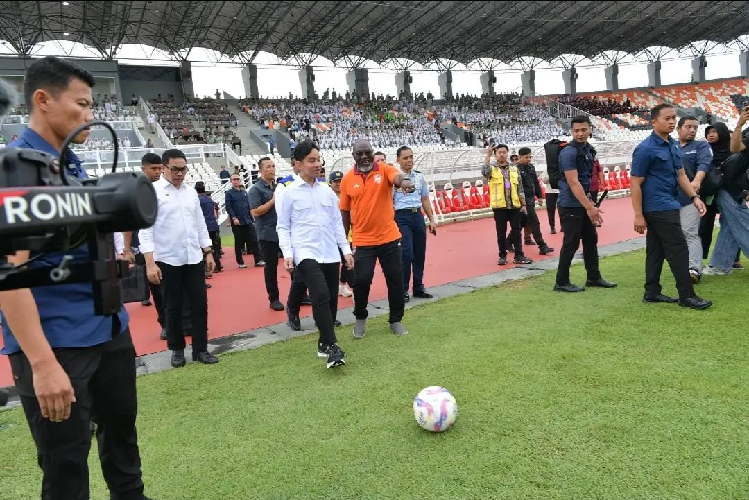 Wapres Gibran Rakabuming  : Meninjau Stadion Segiri Samarinda, Dorong Pembinaan Atlet Berkelanjutan.