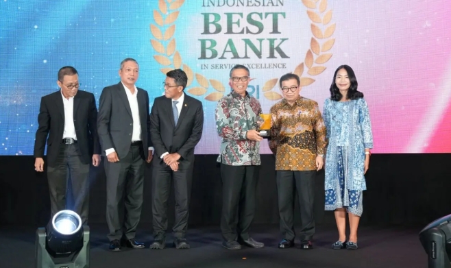 Bankaltimtara Raih Dua Penghargaan Bergengsi di Ajang Indonesian Best Bank Service Excellence 2025