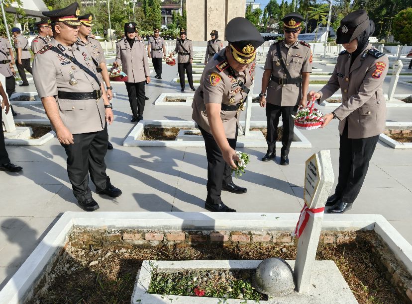 Tradisi Penuh Makna: Polresta Samarinda Tabur Bunga di TMP Jelang HUT Bhayangkara