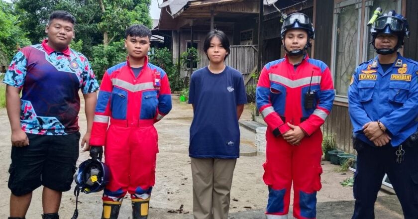 Tak Hanya Padamkan Api, Damkar juga selamatkan kucing
