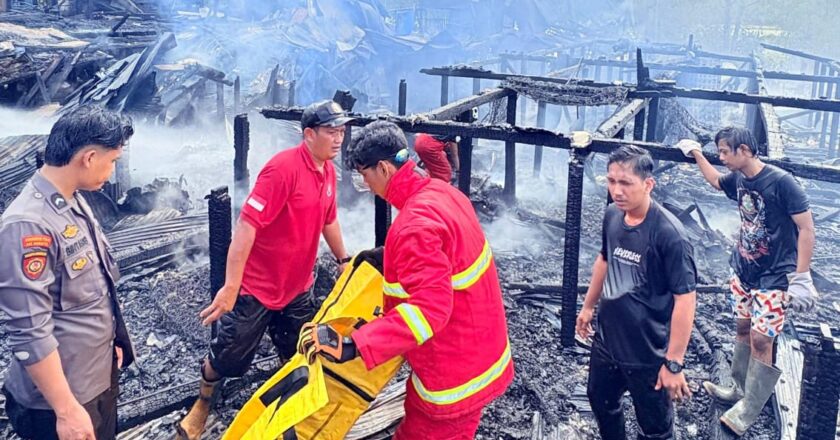 Kebakaran Hebat di Sanga Sanga Tewaskan Pria Lansia, Enam Rumah Ludes Terbakar