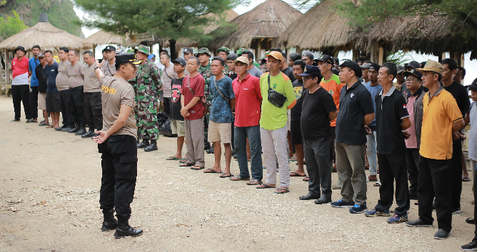 Polres Gunungkidul Ajak Warga Jaga Laut Lewat Aksi Bersih Pantai Krakal