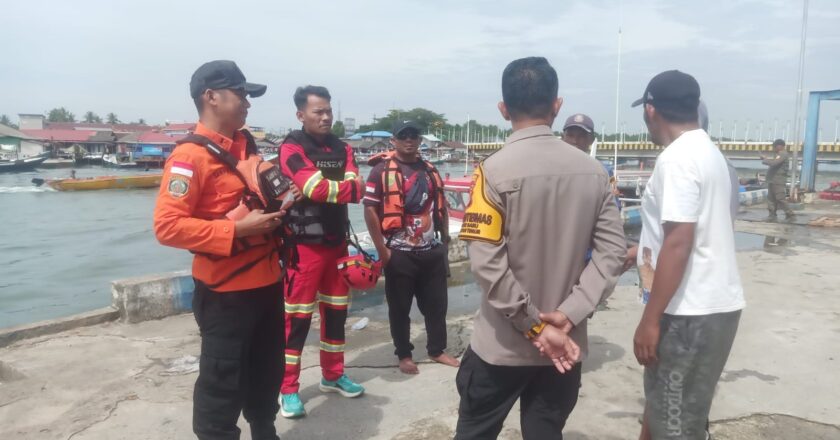 Pemancing Terjatuh dari Kapal Saat Badai di Perairan Balikpapan, Tim SAR Lakukan Pencarian