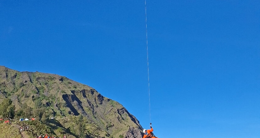Terjatuh Saat Turun dari Puncak, Pendaki Malaysia Dievakuasi ke Bali