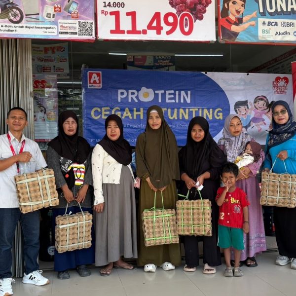 Alfamidi Salurkan 1.500 Telur untuk 25 Balita Stunting Samarinda