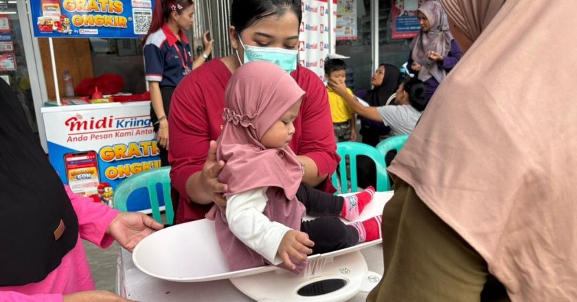 Alfamidi Edukasi 90 Keluarga Balita di Tenggarong