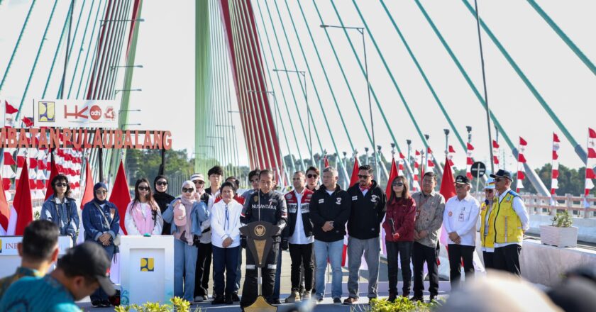 Jokowi Resmikan Jembatan Pulau Balang PPU