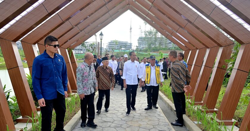 Jelang Sidang Paripurna, Presiden Jokowi Ajak Kabinet Nikmati Udara Pagi dan Keliling IKN