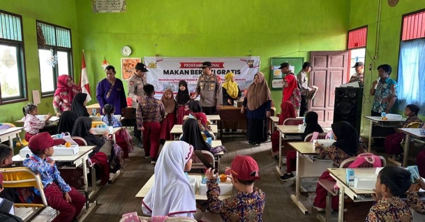Polsek Muara Wis Bersama SDN 003 Lebak Cilong Beri Dukungan Gizi Seimbang untuk Siswa