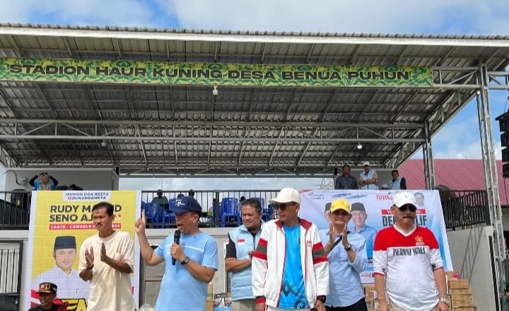 Ratusan Warga Benua Puhun Ikuti Paslon DEAL Jalan Santai Keliling Desa
