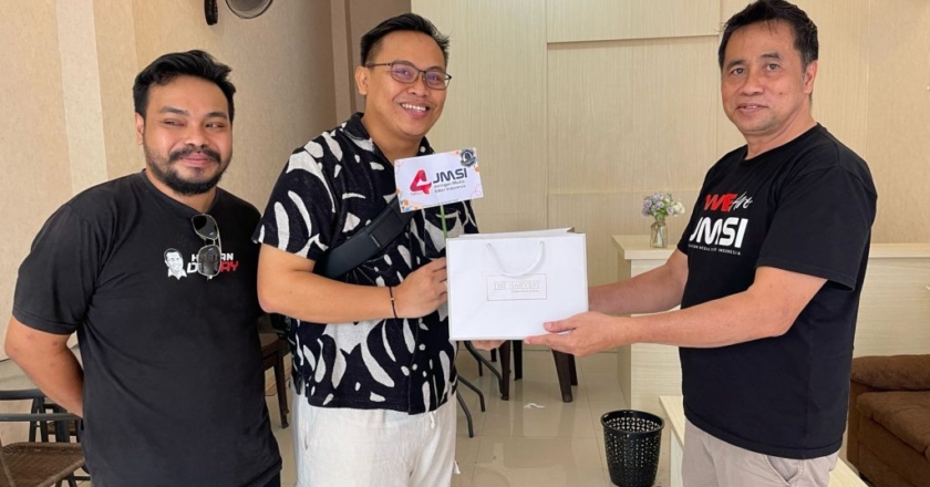 Muhammad Sukri memberi amanah kepada Bayu Surya Gandamana memimpin DPC JMSI Kukar.