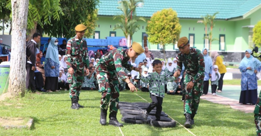Kenalkan Profesi TNI AD, Satgas Pamtas Yonarhanud 8/MBC Terima Kunjungan Outing Class TK Islam Terpadu Ibnu Sina