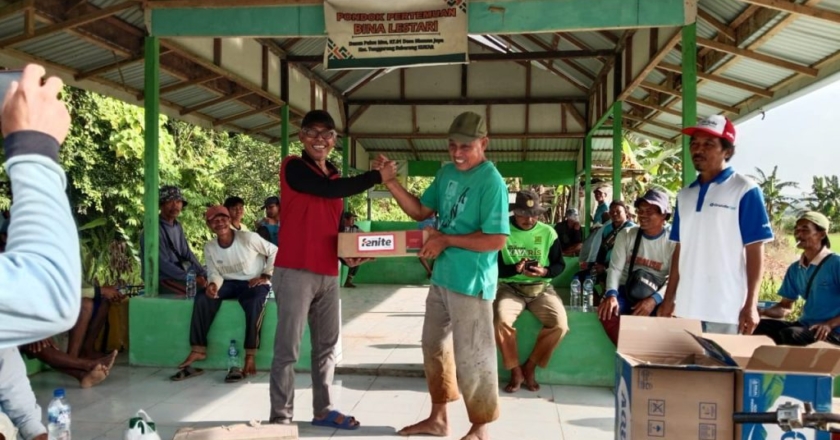 Maksimalkan Hasil Panen,. BHUANA JAYA: Gapoktan Bagikan 950 Botol Obat Insektisida