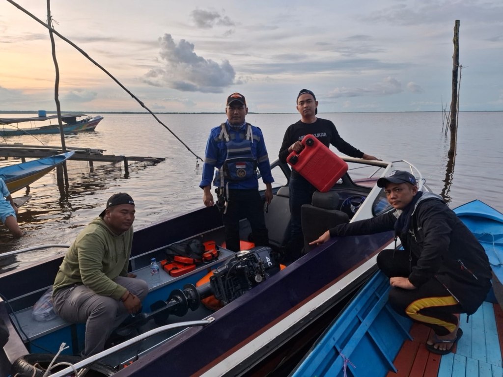 Dua Pria Samarinda Terekam CCTV Saat Curi Longboat di Anggana