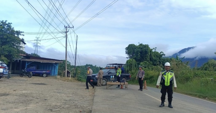 Arus Lalu Lintas Dialihkan Oleh Polres Paser Dikarenakan Jembatan Rusak