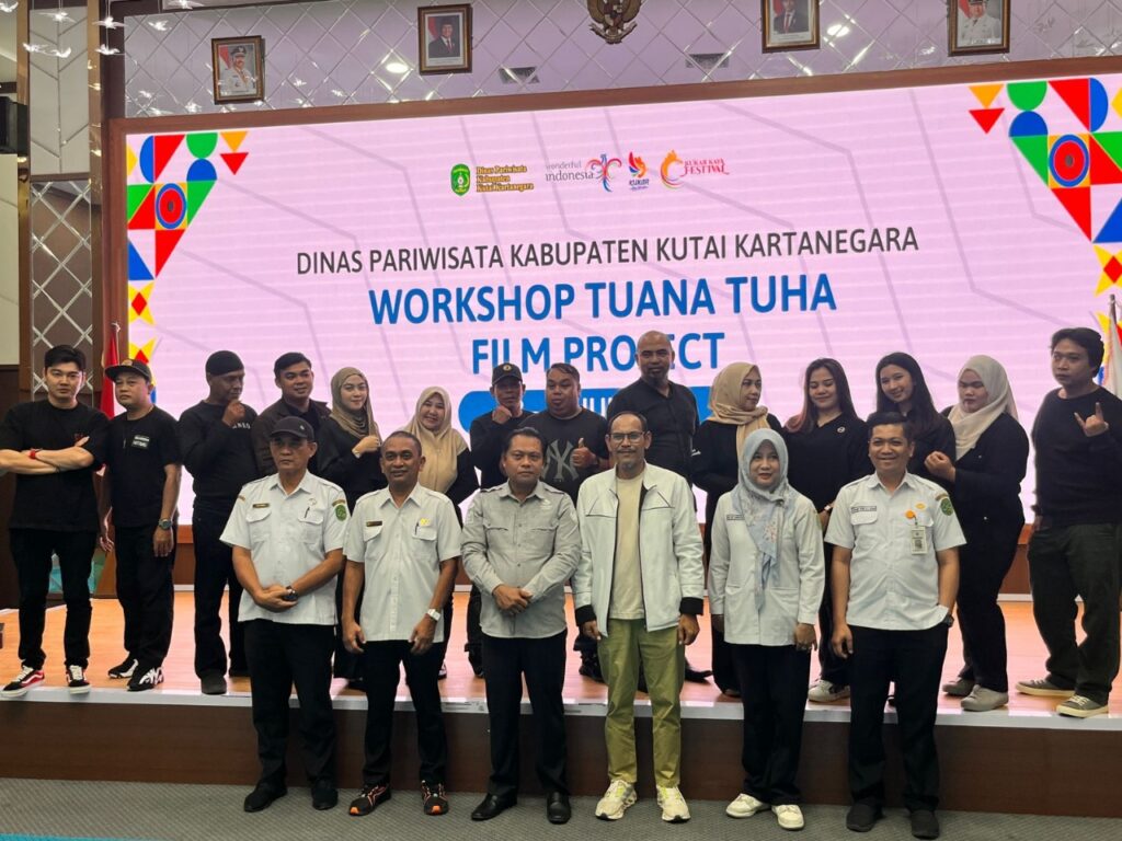 :Peserta dan narasumber workshop film “Misteri Tuana Tuha” berfoto bersama dalam kegiatan yang digelar Dispar Kukar di Pendopo Wakil Bupati