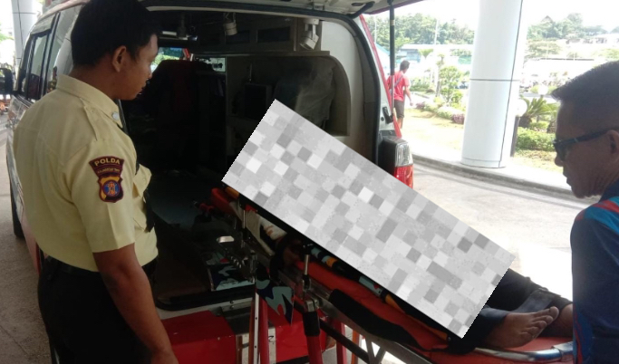 Respons Cepat Damkar Kukar, Korban Laka Tunggal di Jalan Pesut Dievakuasi ke RS