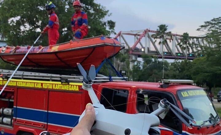 Drone Gagal Mendarat, Damkar Kukar Jadi Penyelamat