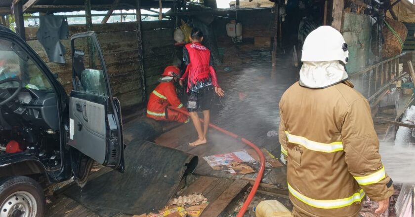 Api Lahap Mobil Pikap, Damkar Kukar Kuasai Situasi Cepat
