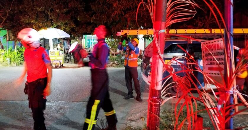 Drama Kabel Terbakar di Tenggarong Diakhiri Cepat oleh Aksi Gesit Tim Damkar Kukar