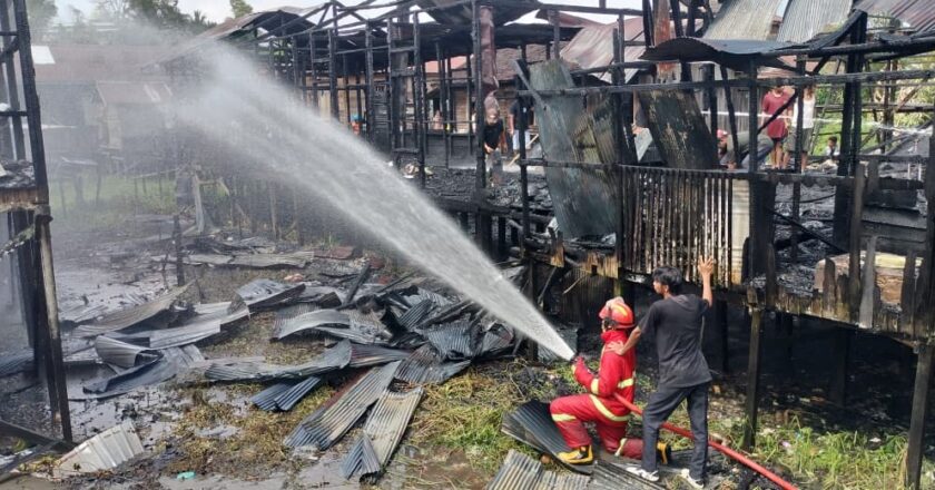 Korsleting Listrik, Dua Rumah di Segihan Ludes Terbakar