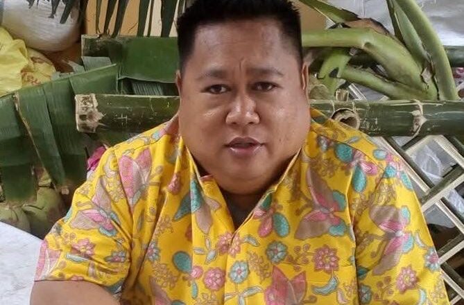 Tunaikan Nazar, H. Abu Ajak Warga Gotong Royong Perbaiki Jalan di Bone