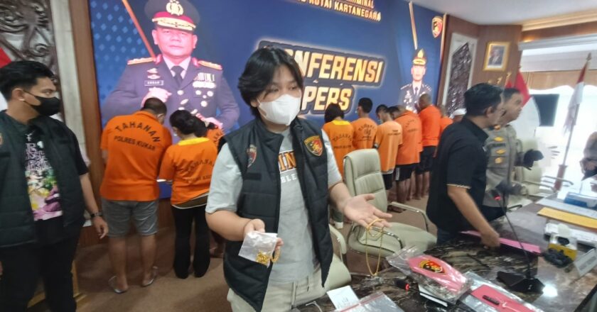 Sindikat Penipuan Emas Palsu Dibekuk Polres Kukar , Rugikan Korban Hingga Rp8,25 Juta