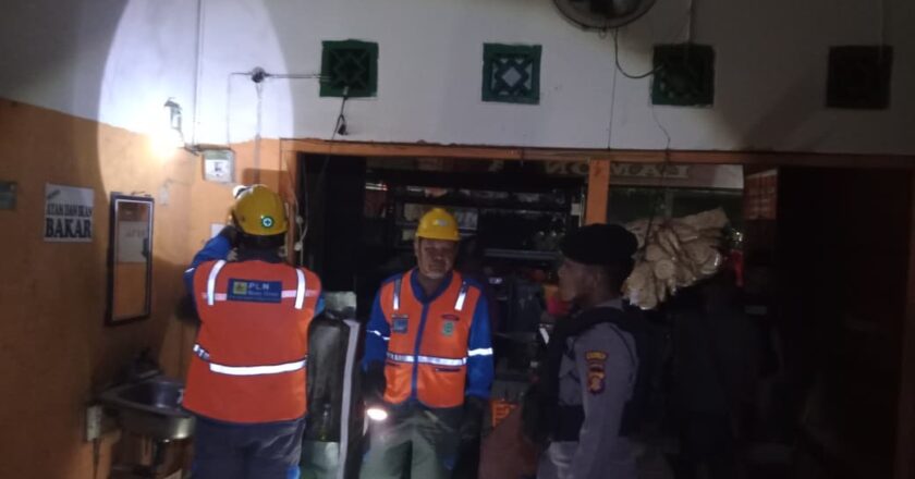 Warung Makan Terbakar, Polsek Sungai Kunjang Bergerak Cepat Tangani TKP