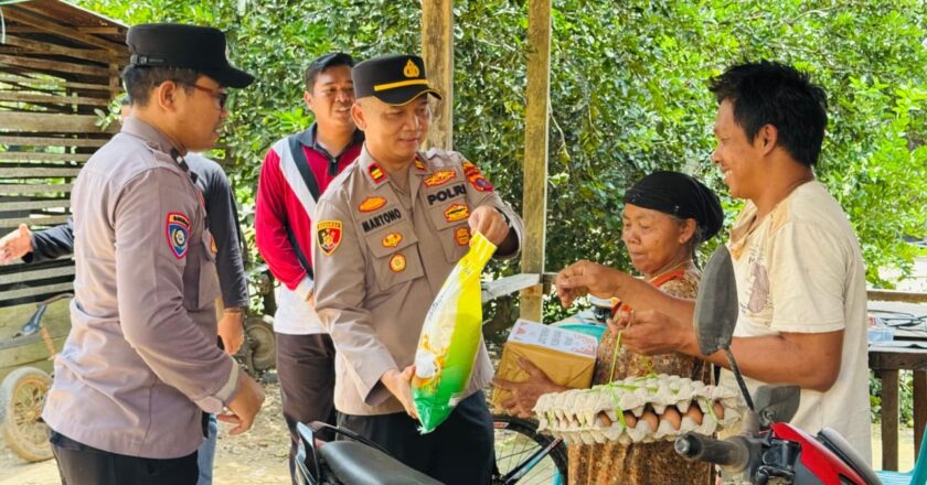 Sentuhan Kepedulian Polsek Muara Wahau di Hari Jumat Berkah