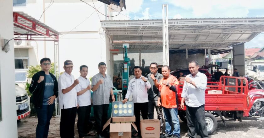 Bantuan Peralatan Lengkapi Kesiapsiagaan Relawan Desa Kota Bangun Hulu