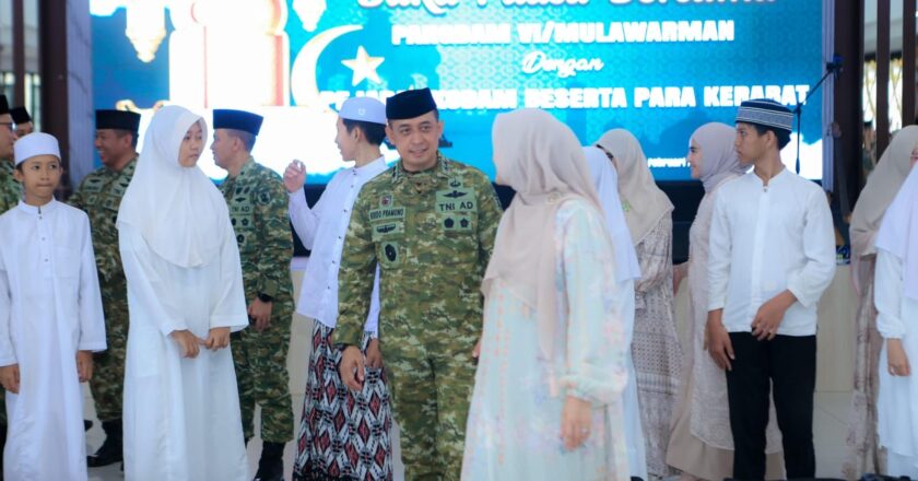 Ramadan Penuh Kepedulian, Pangdam VI/Mulawarman Berbagi dengan Anak Yatim dan Masyarakat