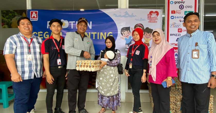 Aksi Nyata Alfamidi, Puluhan Balita Banjar Terima Bantuan Telur